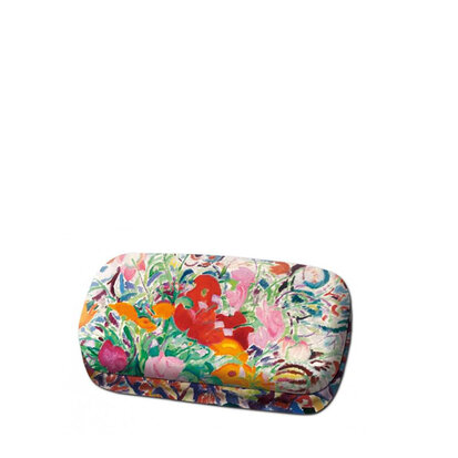 lipstickdoosje-bloemen-voor-een-gebloemde-lap
