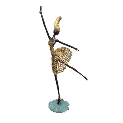 danseres-in-gouden-jurk