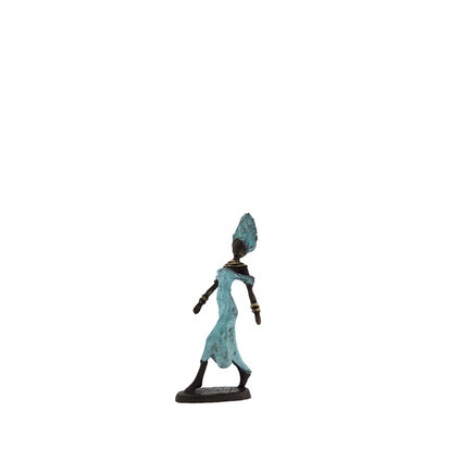 kleine-vrouw-turquoise-zijkant
