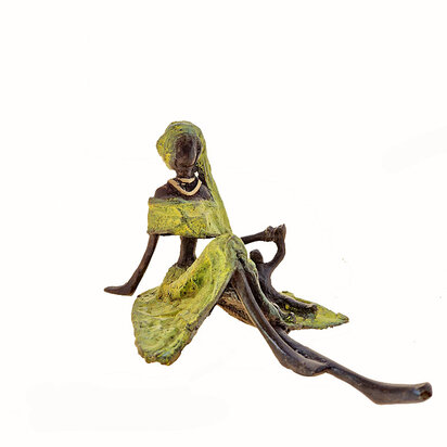 vrouw in groene jurk met kind