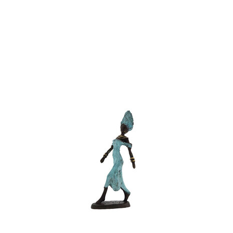 kleine-vrouw-turquoise-zijkant