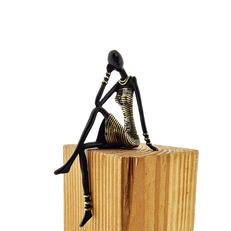 vrouw-in-goud-zijkant