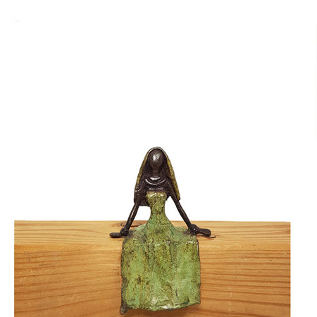 Beeld brons zittende maria (2)