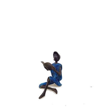 Zittende lezende man (10)