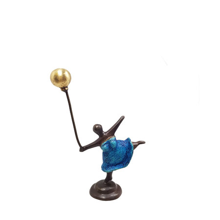 Dansende vrouw met gouden ballon (6)