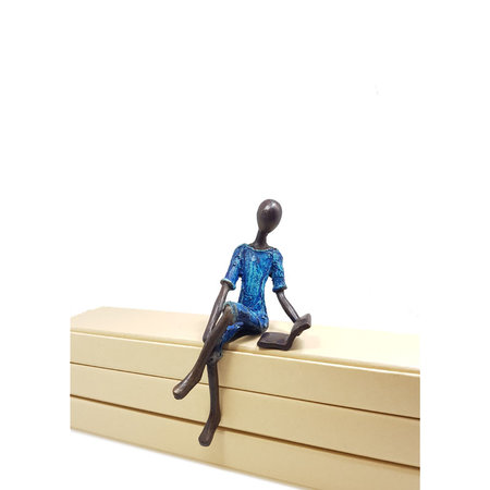 Zittende man met boek (9)