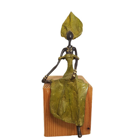 Vrouw met groene jurk L