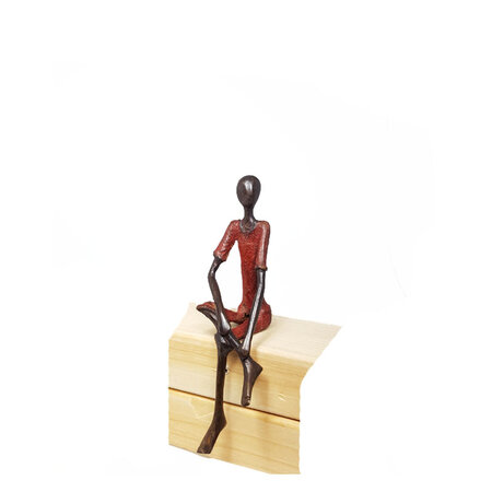 Zittende man in rood (6)