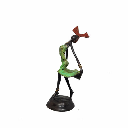 Dansende vrouw in groene jurk (8)