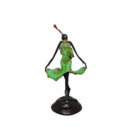 Dansende vrouw in groene jurk (8)