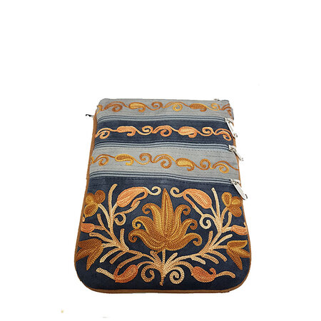 Tas suede geborduurd oranje op grijs