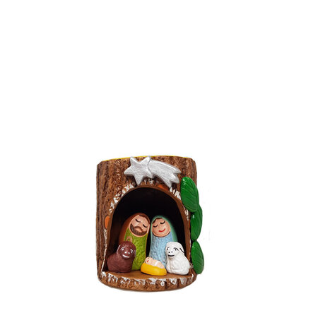 Kerstgroep in boomstam