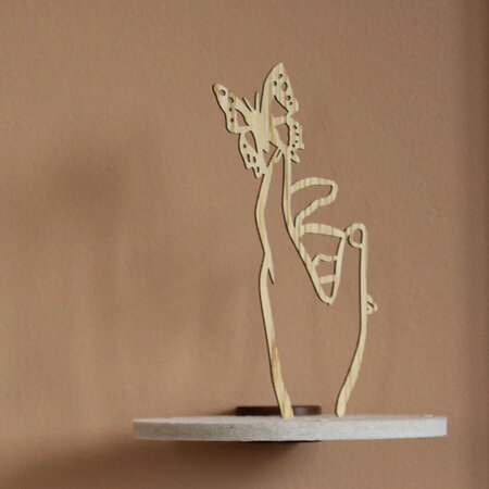 Vlinder met hand eikenhout