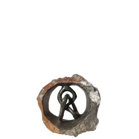 Liefdesknoop in ruwe steen