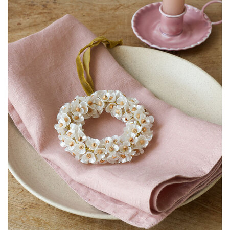 Kleine krans amandelbloesem