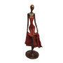 Beeld brons vrouw rode jurk (1)